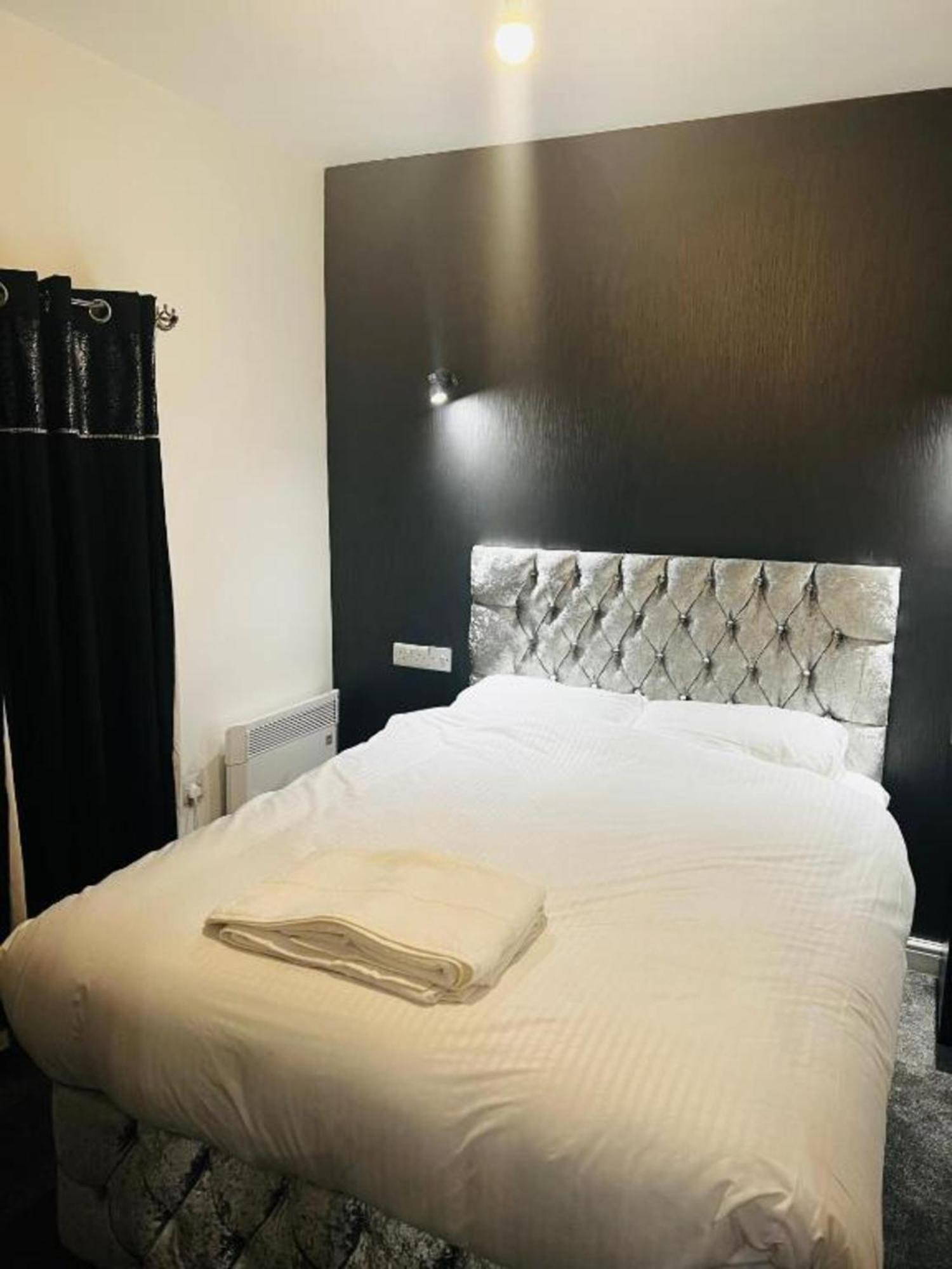 Oyo The Pleasant House Hotel Manchester Exterior photo